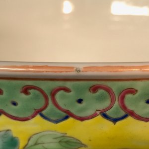 Un bol en porcelaine de Chine famille rose sur fond jaune pour le marché Straits ou Peranakan, marque et époque de Guangxu — photo 13
