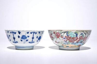 Un bol en porcelaine de Chine famille rose, Yongzheng, et un bol en bleu et blanc, Kangxi