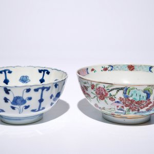 Un bol en porcelaine de Chine famille rose, Yongzheng, et un bol en bleu et blanc, Kangxi — photo 7