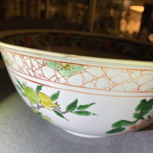 Un bol en porcelaine de Chine famille verte à décor de fleurs et de fruits, Kangxi — photo 12