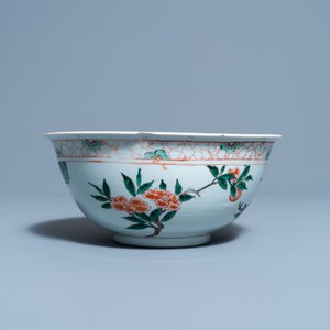 Un bol en porcelaine de Chine famille verte à décor de fleurs et de fruits, Kangxi — photo 5
