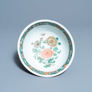 Un bol en porcelaine de Chine famille verte à décor de fleurs et de fruits, Kangxi — photo 6