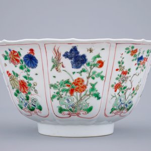 Un bol en porcelaine de Chine famille verte à décor floral, Kangxi — photo 3