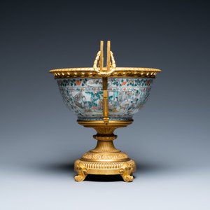 Un bol en porcelaine de Chine famille verte de Canton à monture en bronze doré, 19ème — photo 2