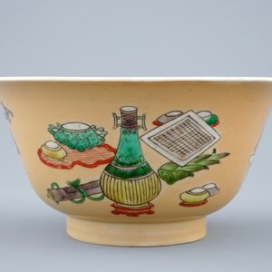 Un bol en porcelaine de Chine famille verte et café au lait, Kangxi — photo 2