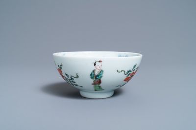 Un bol en porcelaine de Chine famille verte, marque et époque de Yongzheng