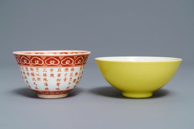 Un bol en porcelaine de Chine jaune monochrome et un en rouge de fer, marques de Yongzheng et Qianlong, 19/20ème