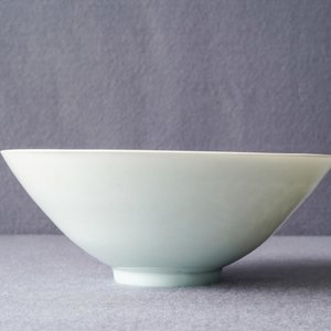 Un bol en porcelaine de Chine qingbai à décor incisé, Song — photo 4