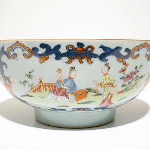 Un bol en porcelaine de Chine rose-imari aux "longues dames", Qianlong — photo 2