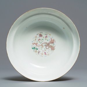 Un bol en porcelaine de Chine rouge de fer à décor de phénix, 19ème — photo 5