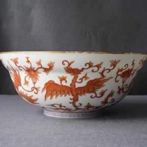 Un bol en porcelaine de Chine rouge de fer à décor de phénix, 19ème — photo 8