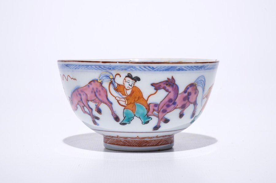 Un bol en porcelaine de Chine surdécoré de type Amsterdams bont, Kangxi — photo 1