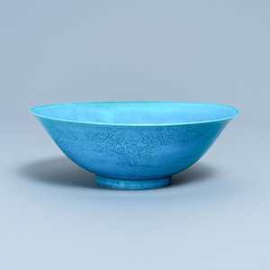 Un bol en porcelaine de Chine turquoise monochrome à décor incisé, Kangxi — photo 1