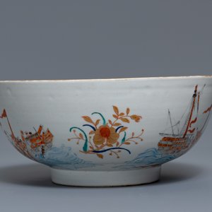 Un bol en porcelaine de Chine verte-Imari à décor d'un navire endommagé, Qianlong — photo 4