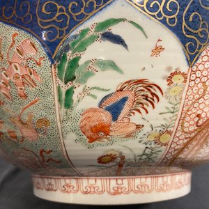 Un bol en porcelaine de Chine verte-Imari à fond bleu poudré, Kangxi — photo 19