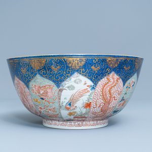 Un bol en porcelaine de Chine verte-Imari à fond bleu poudré, Kangxi — photo 4