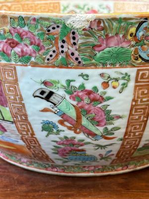 Un bol et un vase de forme bouteille couvert en porcelaine de Chine famille rose de Canton, 19ème — photo 30