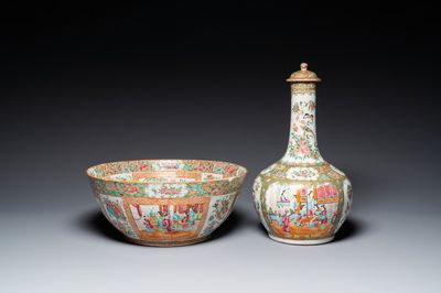 Un bol et un vase de forme bouteille couvert en porcelaine de Chine famille rose de Canton, 19ème