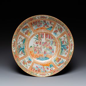 Un bol et un vase de forme bouteille couvert en porcelaine de Chine famille rose de Canton, 19ème — photo 12