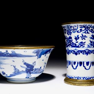 Un bol et un vase en porcelaine de Chine bleu et blanc monté en bronze, Kangxi — photo 4
