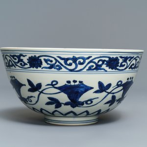 Un bol impérial dit 'de palais' en porcelaine de Chine bleu et blanc, marque et époque de Wanli — photo 1