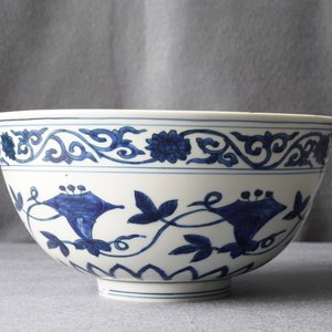 Un bol impérial dit 'de palais' en porcelaine de Chine bleu et blanc, marque et époque de Wanli — photo 8