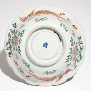 Un bol lobé en porcelaine de Chine famille verte à décor d'antiquités, Kangxi — photo 6
