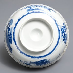 Un bol 'mantou' en porcelaine de Chine bleu et blanc, Kangxi — photo 6