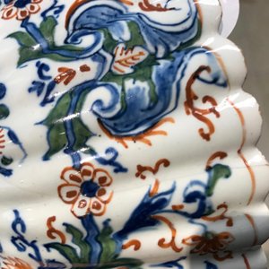 Un bol polylobé en faïence de Delft en palette cachemire, vers 1700 — photo 13