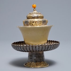 Un bol rituel en jade sur support en argent doré, Tibet, 19ème — photo 3