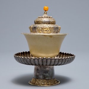 Un bol rituel en jade sur support en argent doré, Tibet, 19ème — photo 5