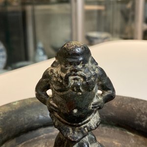 Un bol romain en bronze orné d'un satyr, probablement 3/6ème — photo 9