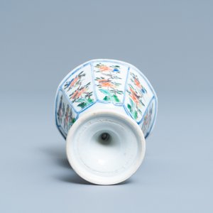 Un bol sur piedouche de forme octagonale en porcelaine de Chine famille verte, Kangxi — photo 7