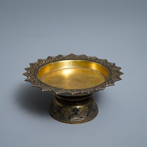 Un bol sur piedouche en argent niellé et doré, Thailande, 19ème — photo 1