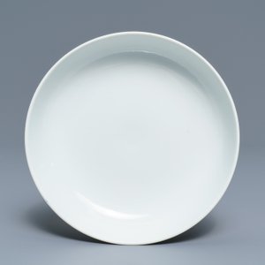 Un bol sur piedouche en porcelaine de Chine blanc monochrome, marque et époque de Qianlong — photo 7
