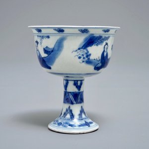 Un bol sur piedouche en porcelaine de Chine bleu et blanc, Chongzhen — photo 3