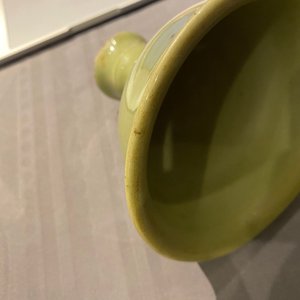Un bol sur piedouche en porcelaine de Chine céladon monochrome, Ming — photo 8