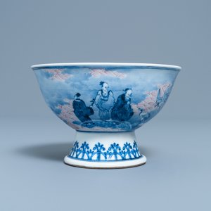 Un bol sur piedouche en porcelaine de Chine en bleu, blanc et rouge de cuivre, République — photo 4