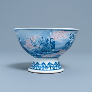 Un bol sur piedouche en porcelaine de Chine en bleu, blanc et rouge de cuivre, République — photo 5