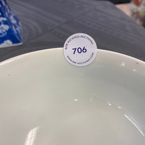 Un bol sur piedouche en porcelaine de Chine en bleu, blanc et rouge de cuivre, République — photo 8