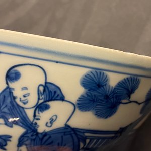 Un bol sur piedouche en porcelaine de Chine en bleu et blanc à décor de garçons jouants, Wanli — photo 22
