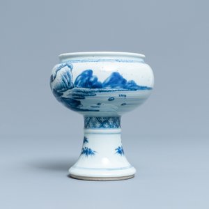 Un bol sur piedouche en porcelaine de Chine en bleu et blanc, Kangxi/Yongzheng — photo 5