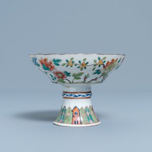 Un bol sur piedouche en porcelaine de Chine famille rose, 19ème — photo 5