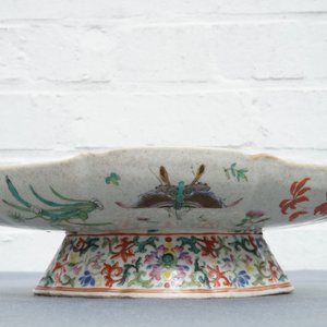 Un bol sur piedouche en porcelaine de Chine famille rose, marque de Jiaqing, 19ème — photo 12