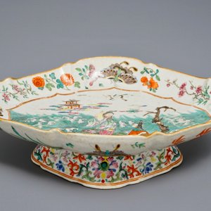 Un bol sur piedouche en porcelaine de Chine famille rose, marque de Jiaqing, 19ème — photo 4