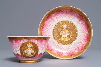 Un bol sur présentoir en porcelaine de Chine de style Bencharong pour le marché thai, 19/20ème
