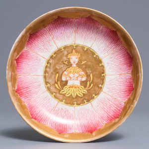 Un bol sur présentoir en porcelaine de Chine de style Bencharong pour le marché thai, 19/20ème — photo 2