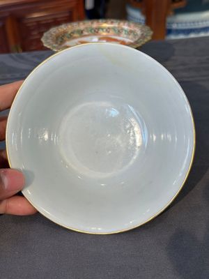 Un bol, un bol couvert et un tazza en porcelaine de Chine Bencharong pour le marché thaï, Chine, 19ème — photo 18