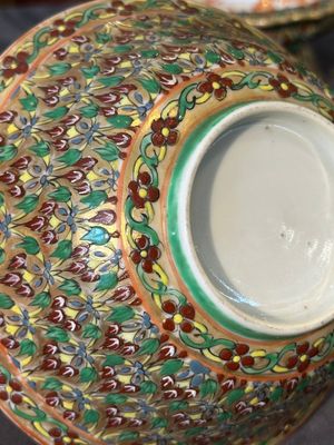 Un bol, un bol couvert et un tazza en porcelaine de Chine Bencharong pour le marché thaï, Chine, 19ème — photo 20