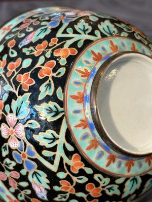 Un bol, un bol couvert et un tazza en porcelaine de Chine Bencharong pour le marché thaï, Chine, 19ème — photo 10